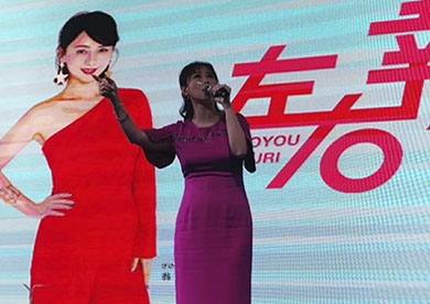香港著名演員，歌手翁虹出席武漢左右沙發活動