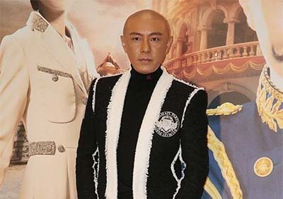 張衛健